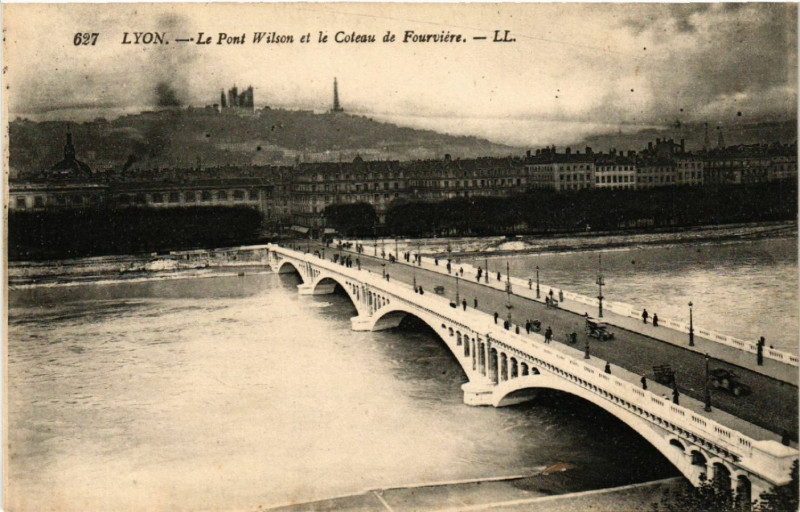 Carte postale ancienne Lyon Le Pont Wilson et le Coteau de Fourviere à Lyon