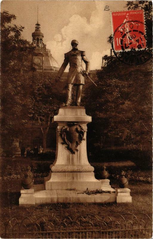 Carte postale ancienne Saint-Etienne Monument Francis Garnier à Saint-Étienne