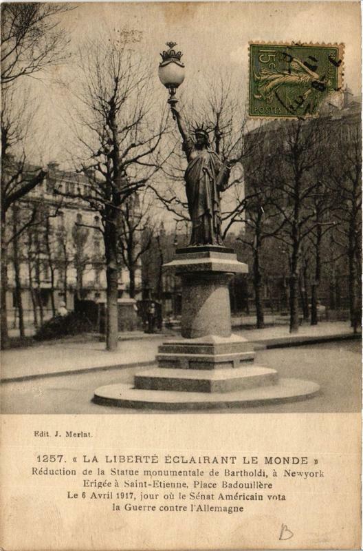 Carte postale ancienne Saint-Etienne La Liberté Eclairant Le Monde à Saint-Étienne
