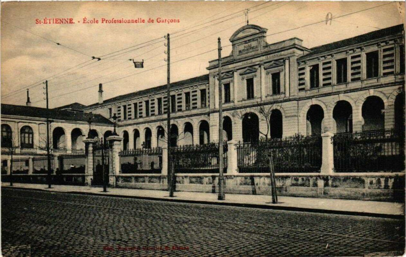Carte postale ancienne Saint-Etienne Ecole Professionnelle de Garcons à Saint-Étienne