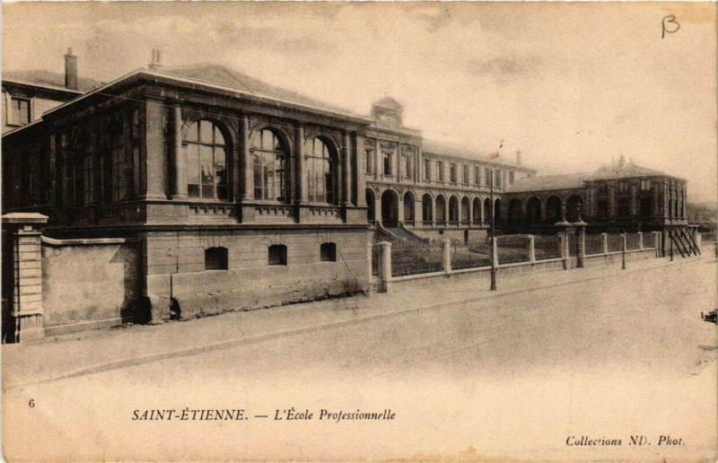 Carte postale ancienne Saint-Etienne Ecole Professionnelle à Saint-Étienne