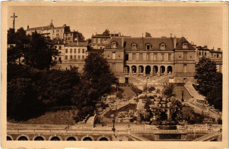 Carte postale ancienne Saint-Etienne Ecole des Beaux Arts à Saint-Étienne