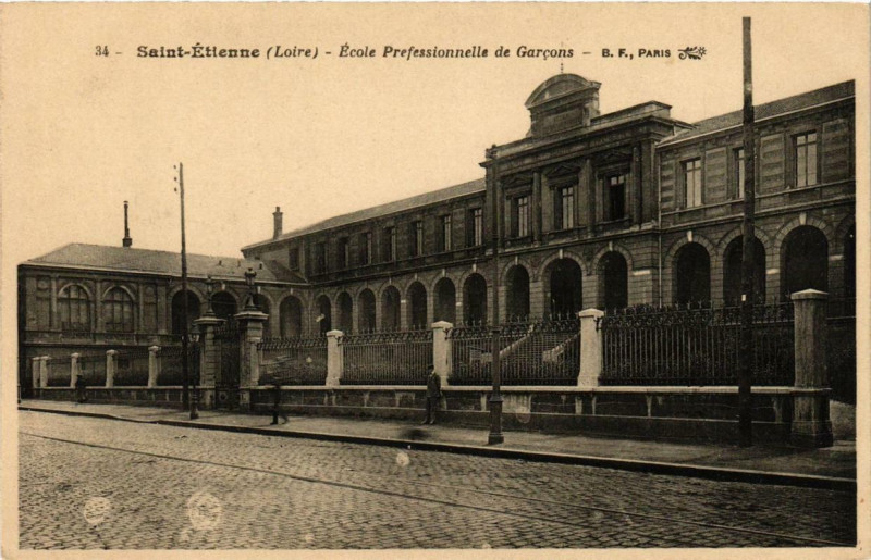Carte postale ancienne Saint-Etienne Ecole Professionnelle de Garcons à Saint-Étienne