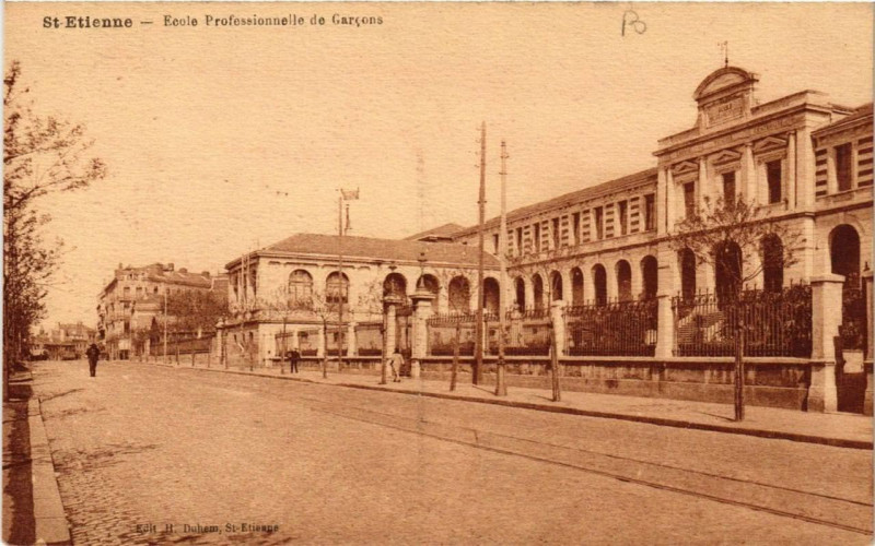 Carte postale ancienne Saint-Etienne Ecole Professionnelle de Garcons à Saint-Étienne