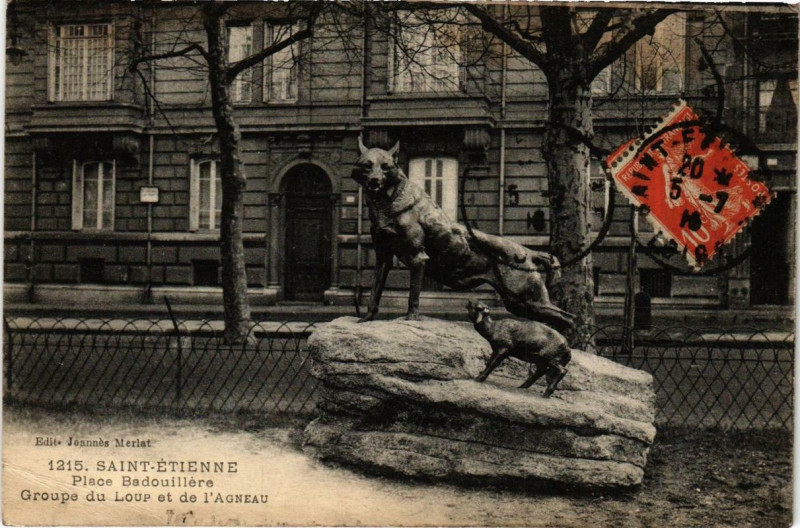 Carte postale ancienne Saint-Etienne Place Badouillere. Groupe du Loup et de l'Agneau à Saint-Étienne