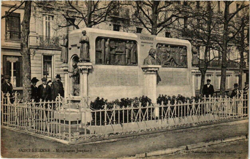 Carte postale ancienne Saint-Etienne Monument Jacquard à Saint-Étienne