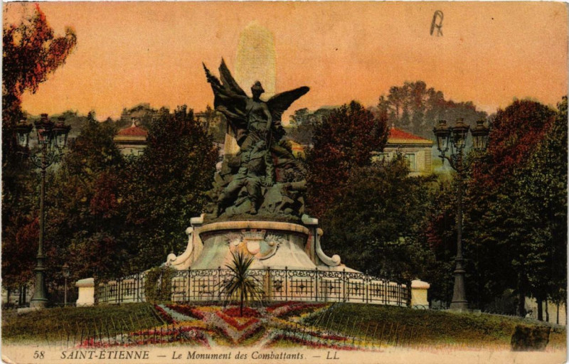 Carte postale ancienne Saint-Etienne Monument des Combattants à Saint-Étienne