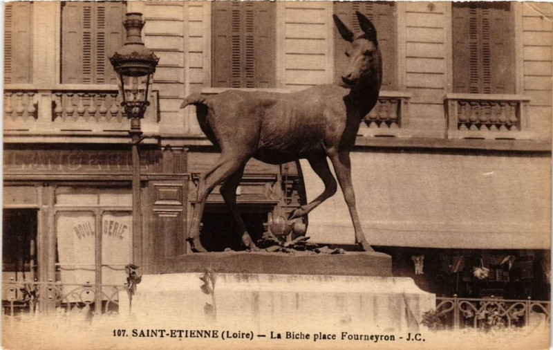 Carte postale ancienne Saint-Etienne La Biche place Fourneyron à Saint-Étienne