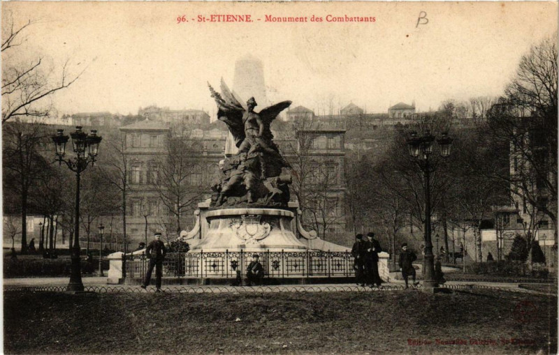 Carte postale ancienne Saint-Etienne Monument des Combattants à Saint-Étienne