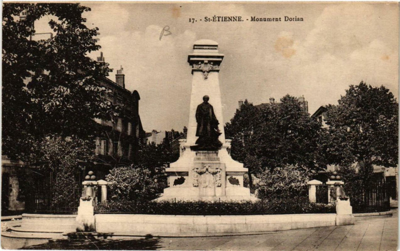 Carte postale ancienne Saint-Etienne Monument Dorian à Saint-Étienne