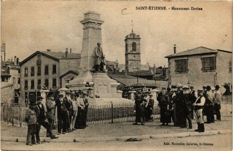 Carte postale ancienne Saint-Etienne Monument Dorian à Saint-Étienne