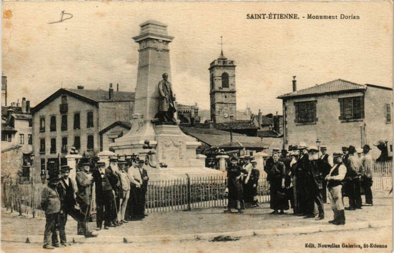 Carte postale ancienne Saint-Etienne Monument Dorian à Saint-Étienne