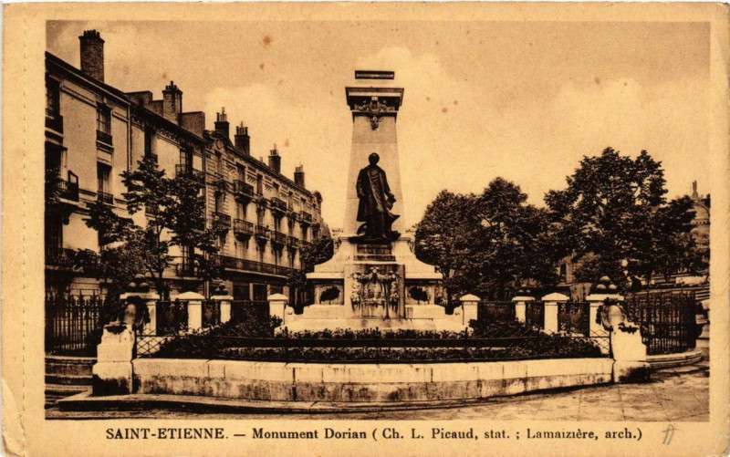 Carte postale ancienne Saint-Etienne Monument Dorian à Saint-Étienne