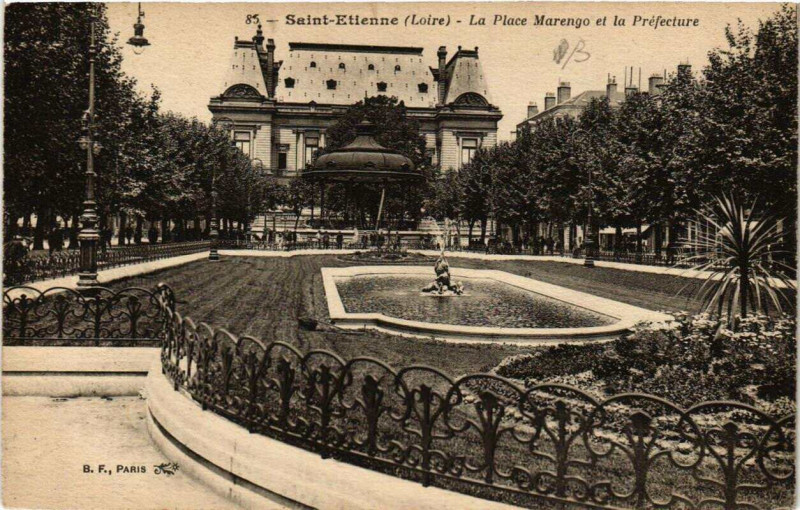 Carte postale ancienne Saint-Etienne La Place Marengo et la Préfecture à Saint-Étienne