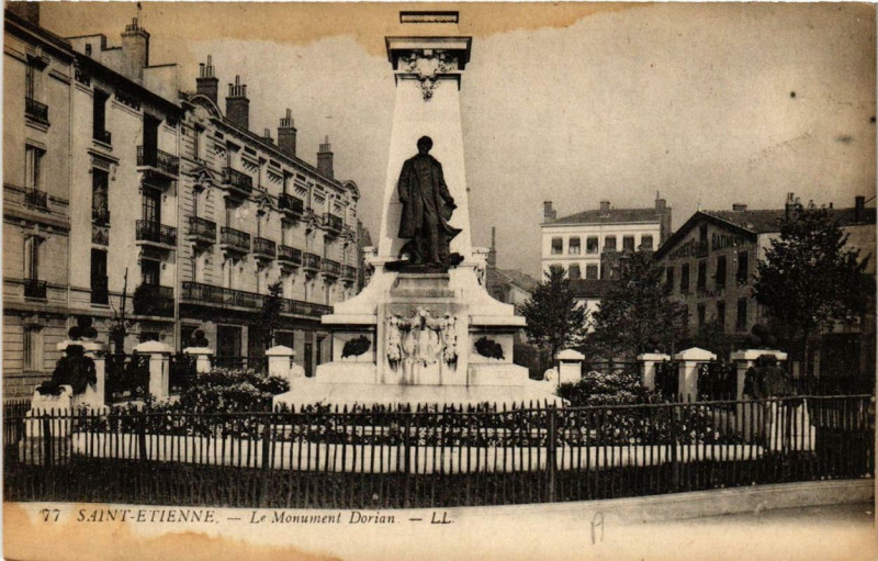Carte postale ancienne Saint-Etienne Le Monument Dorian à Saint-Étienne