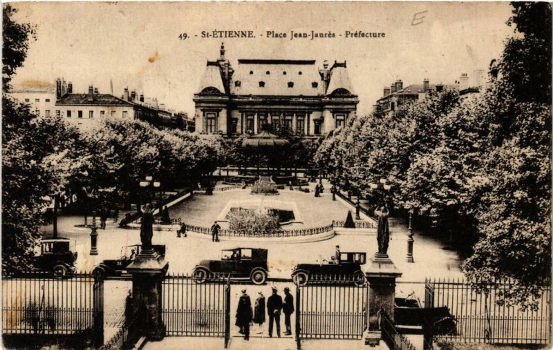 Carte postale ancienne Saint-Etienne Place Jean Jaurés. Préfecture à Saint-Étienne