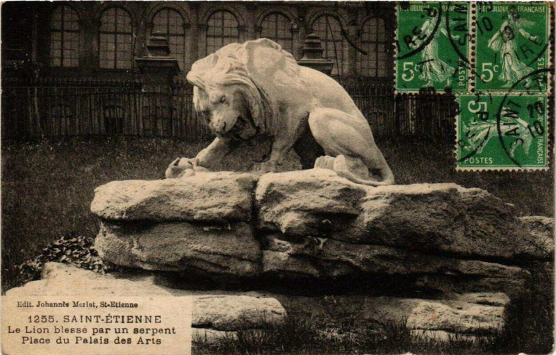 Carte postale ancienne Saint-Etienne Le Lion blesse par un serpent à Saint-Étienne