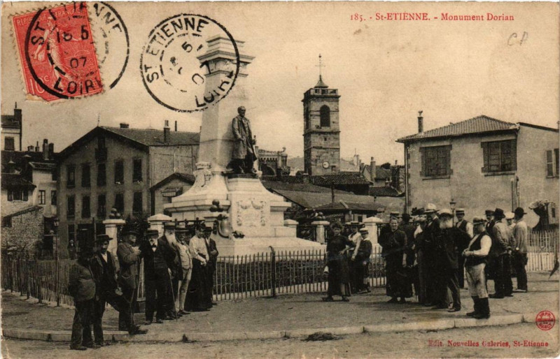 Carte postale ancienne Saint-Etienne Monument Dorian à Saint-Étienne