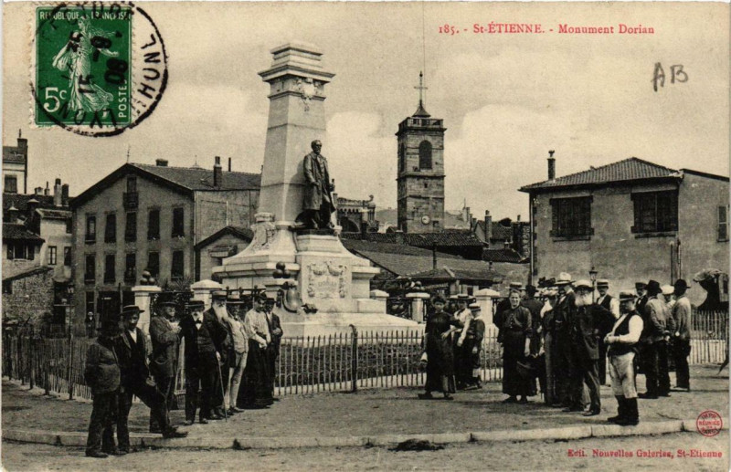 Carte postale ancienne Saint-Etienne Monument Dorian à Saint-Étienne