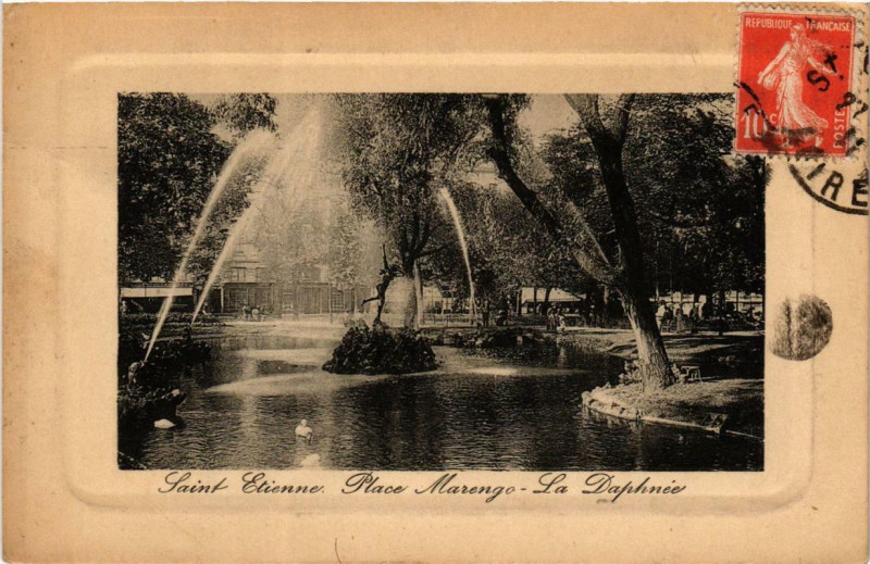 Carte postale ancienne Saint-Etienne Place Marengo. La Daphnée à Saint-Étienne