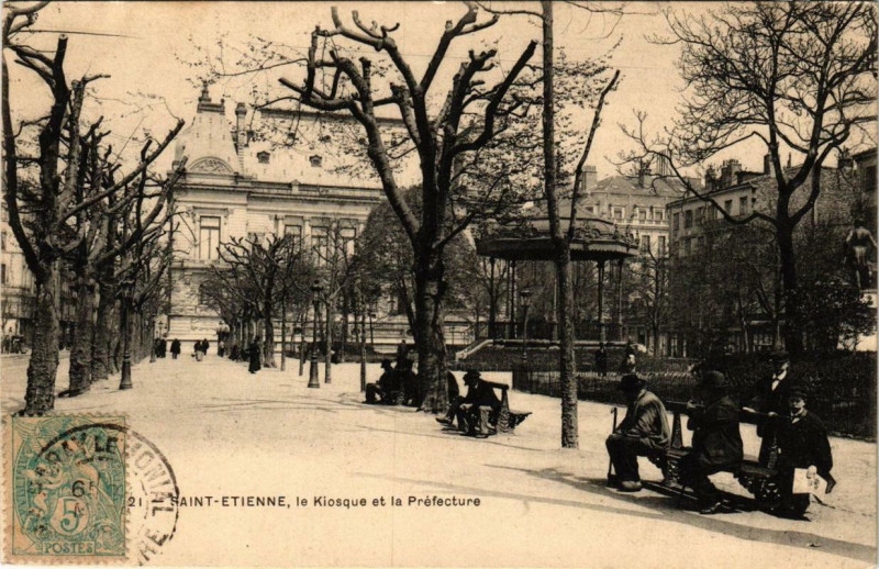 Carte postale ancienne Saint-Etienne Le Kiosque et la la Préfecture à Saint-Étienne