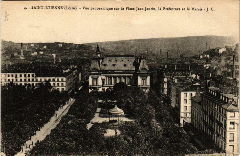 Carte postale ancienne Saint-Etienne Vue panoramique sur la Place Jean Jaurés à Saint-Étienne