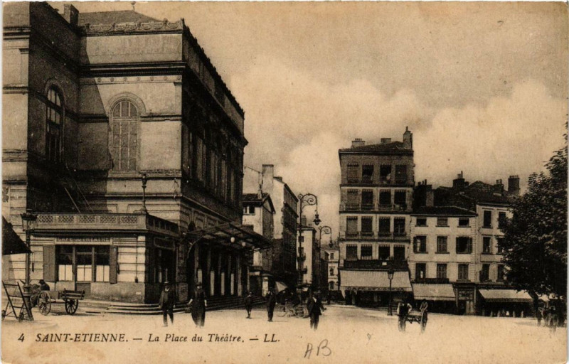 Carte postale ancienne Saint-Etienne La Place du Théatre à Saint-Étienne