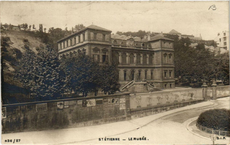 Carte postale ancienne Saint-Etienne Le Musée à Saint-Étienne