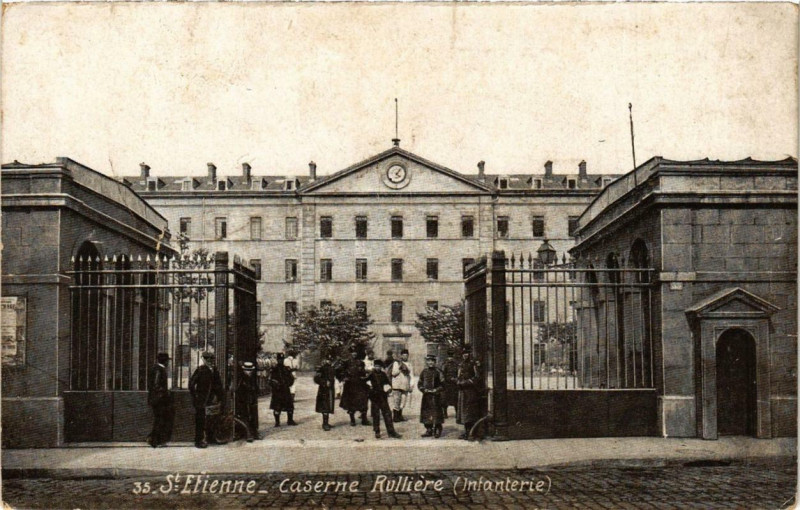 Carte postale ancienne Saint-Etienne Caserne Rulliere à Saint-Étienne