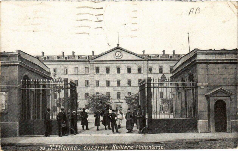 Carte postale ancienne Saint-Etienne Caserne Rulliere à Saint-Étienne