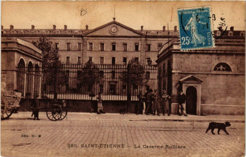 Carte postale ancienne Saint-Etienne La Caserne Rulliere à Saint-Étienne