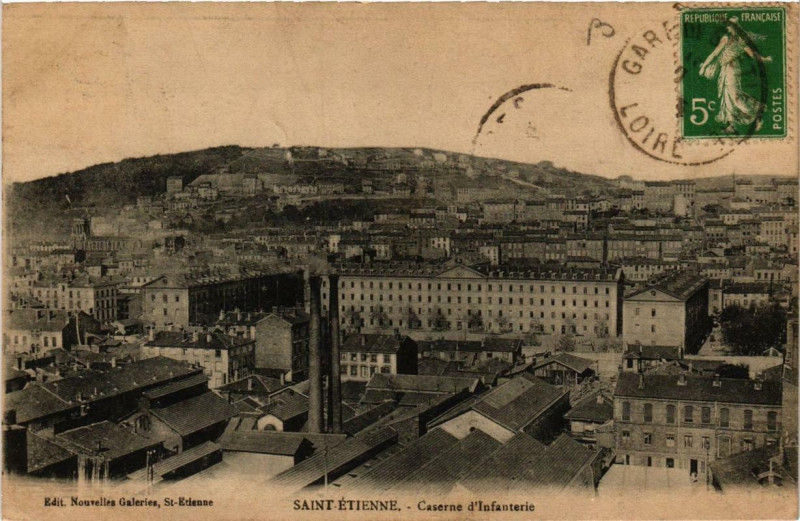 Carte postale ancienne Saint-Etienne Caserne d'infanterie à Saint-Étienne