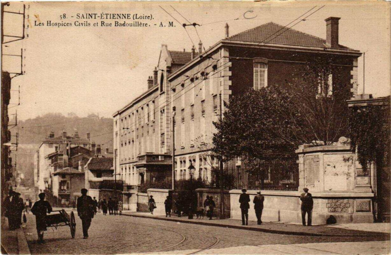 Carte postale ancienne Saint-Etienne Les Hospices Civils et Rue Badouillere à Saint-Étienne