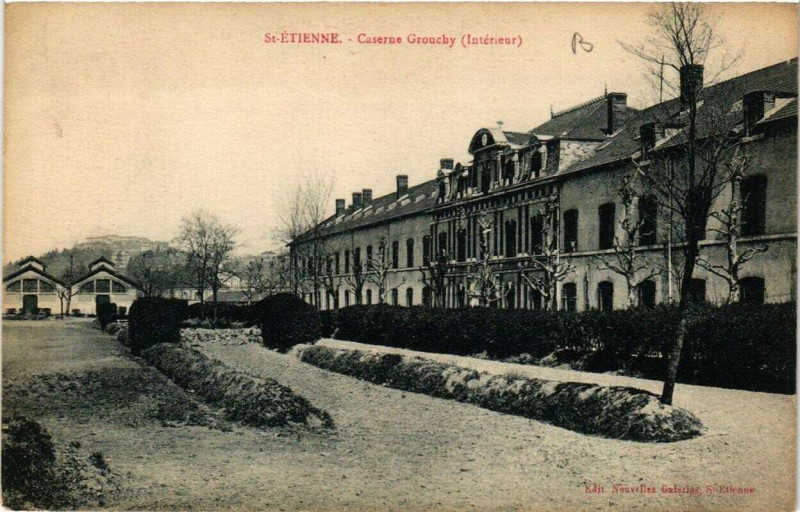 Carte postale ancienne Saint-Etienne Caserne Grouchy à Saint-Étienne