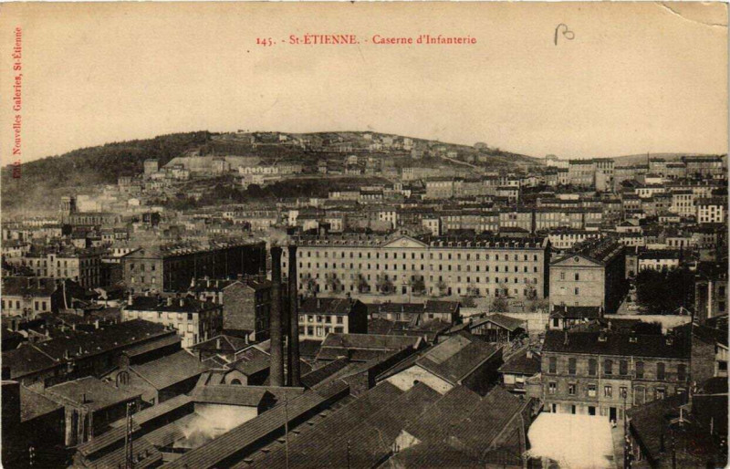 Carte postale ancienne Saint-Etienne Caserne d'infanterie à Saint-Étienne
