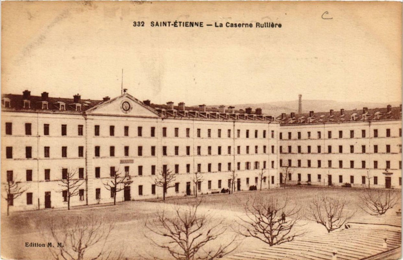 Carte postale ancienne Saint-Etienne La Caserne Rulliere à Saint-Étienne