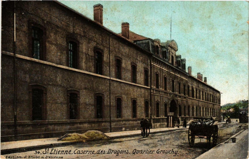Carte postale ancienne Saint-Etienne Caserne des Dragons. Quartier Grouchy à Saint-Étienne