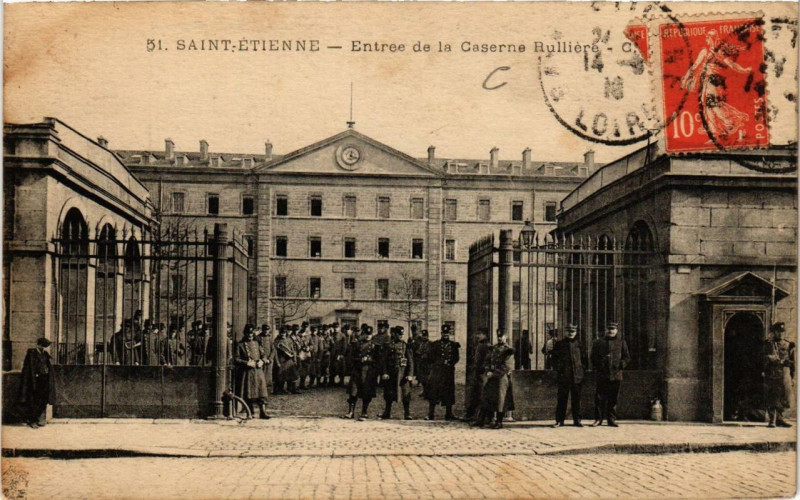 Carte postale ancienne Saint-Etienne Entrée de la Caserne Rulliere à Saint-Étienne