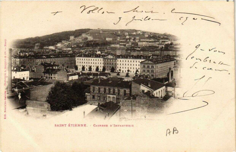 Carte postale ancienne Saint-Etienne Caserne d'infanterie à Saint-Étienne