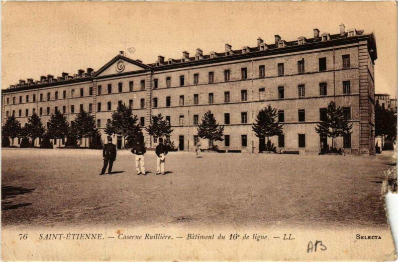 Carte postale ancienne Saint-Etienne Caserne Rulliere à Saint-Étienne