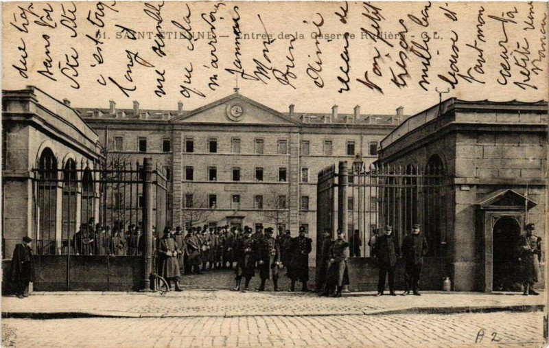 Carte postale ancienne Saint-Etienne Entrée de la Caserne Rulliere à Saint-Étienne