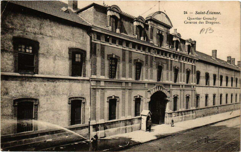 Carte postale ancienne Saint-Etienne Quartier Grouchy. Caserne des Dragons à Saint-Étienne