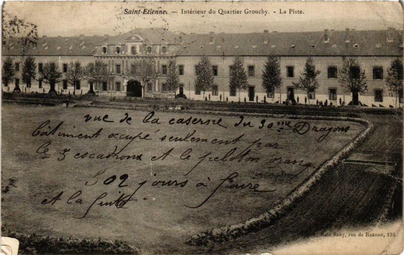 Carte postale ancienne Saint-Etienne Intérieur de Quartier Grouchy. La Piste à Saint-Étienne