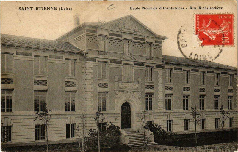 Carte postale ancienne Saint-Etienne Ecole Normale d'Institutrices. Rue Richelandiere à Saint-Étienne