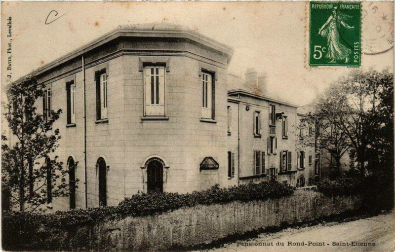 Carte postale ancienne Saint-Etienne Pensionnat du Rond Point à Saint-Étienne