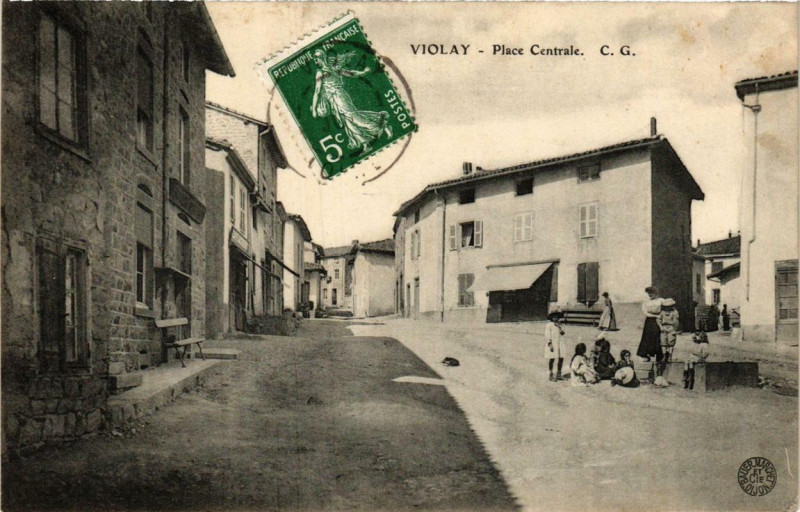Carte postale ancienne Violay Place Centrale à Violay