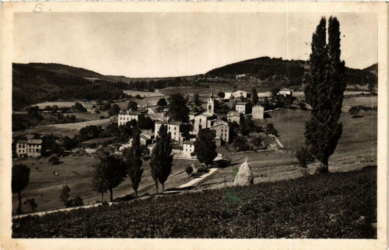 Carte postale ancienne La Versanne. Vue du Bourg à La Versanne