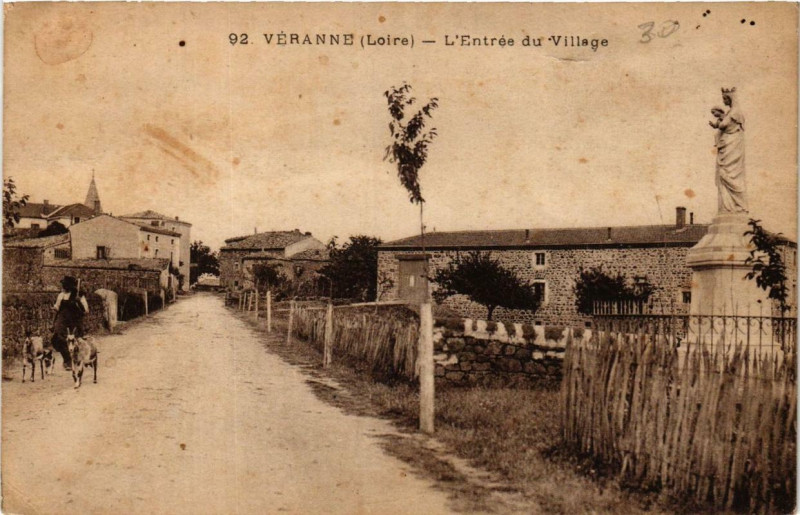 Carte postale ancienne Veranne Entrée du Village à Véranne