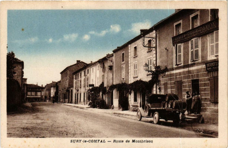 Carte postale ancienne Sury-le-Comtal Route de Montbrison à Sury-le-Comtal