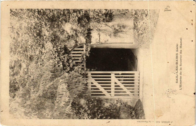 Carte postale ancienne Sail-les-Bains Entrée de la source du Hamel à Sail-les-Bains